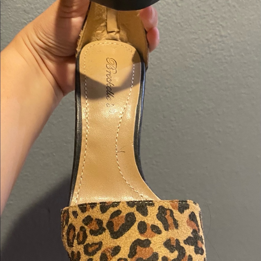 breckelle cheetah pumps - Picture 2 of 4